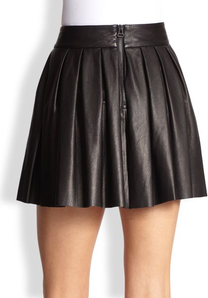 Alice + Olivia Pleated Leather Skirt in Black | Lyst