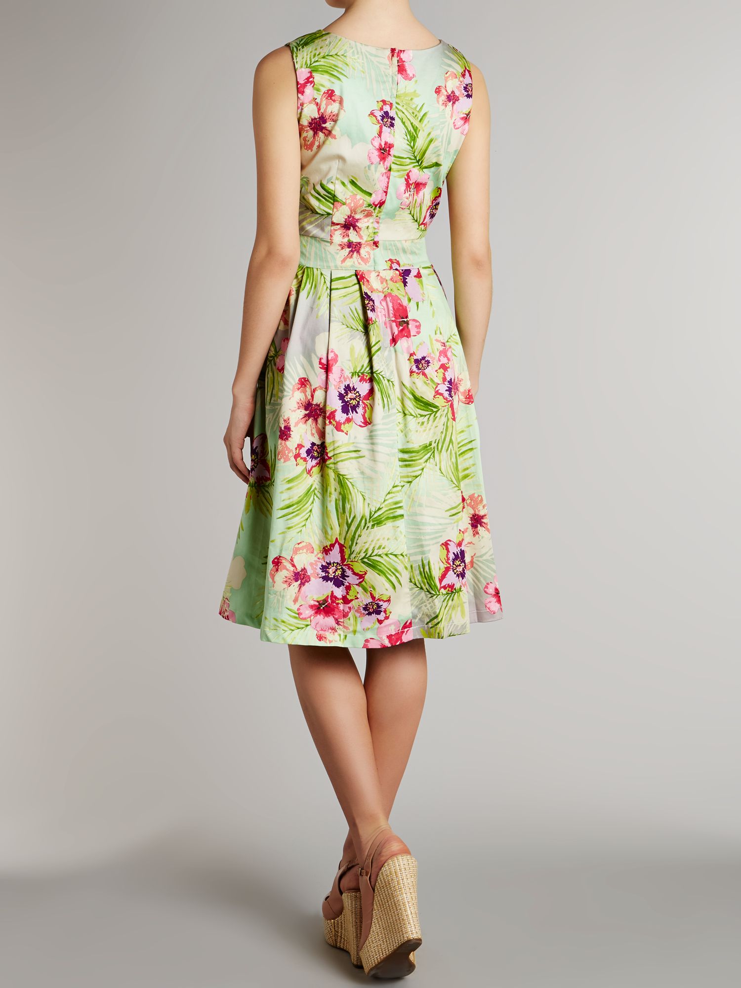 Izabel london Floral Print Classic Midi Dress in Green | Lyst