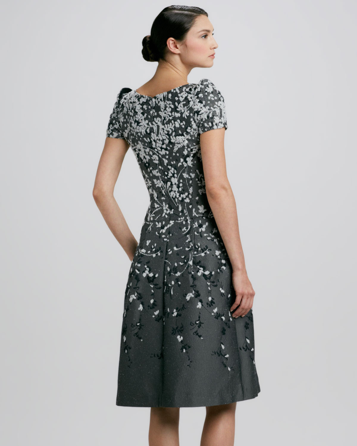 Lyst - Carolina Herrera Floral Peakedshoulder Jacquard Dress in Gray