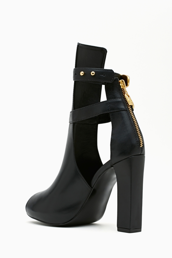 nasty gal black sandals