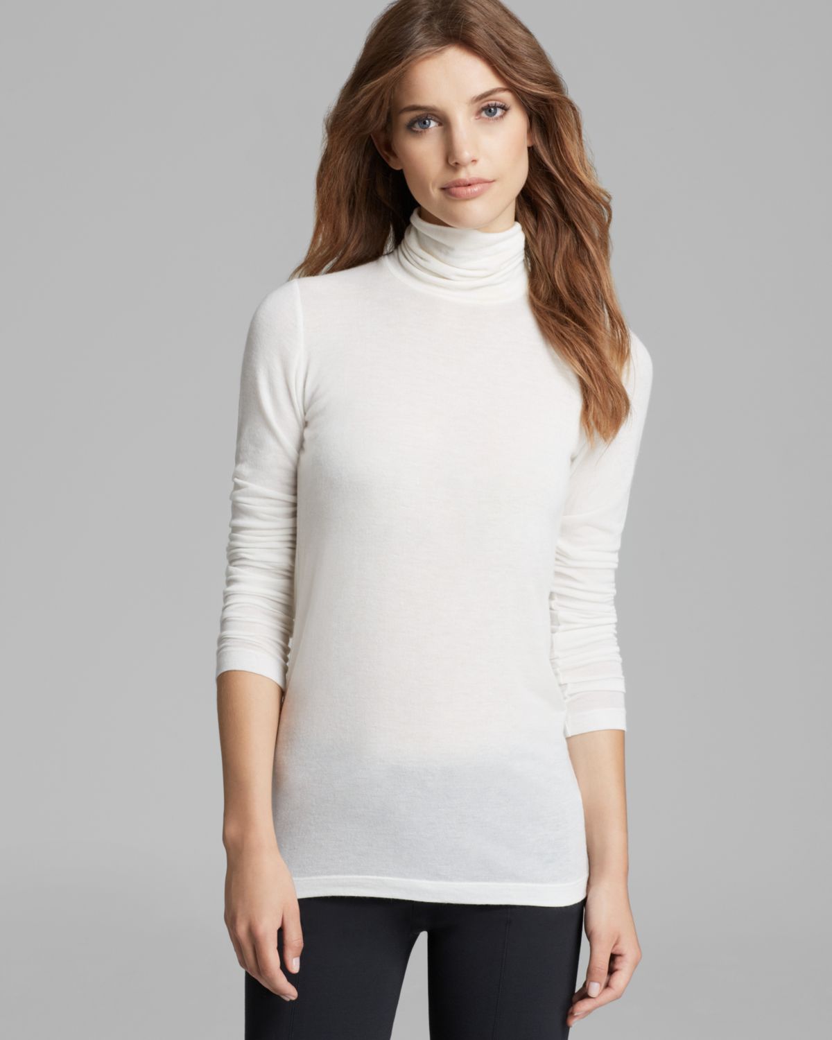 Vince Top Turtleneck in White - Lyst