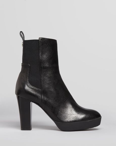 Donald J Pliner Platform Booties Milan in Black | Lyst