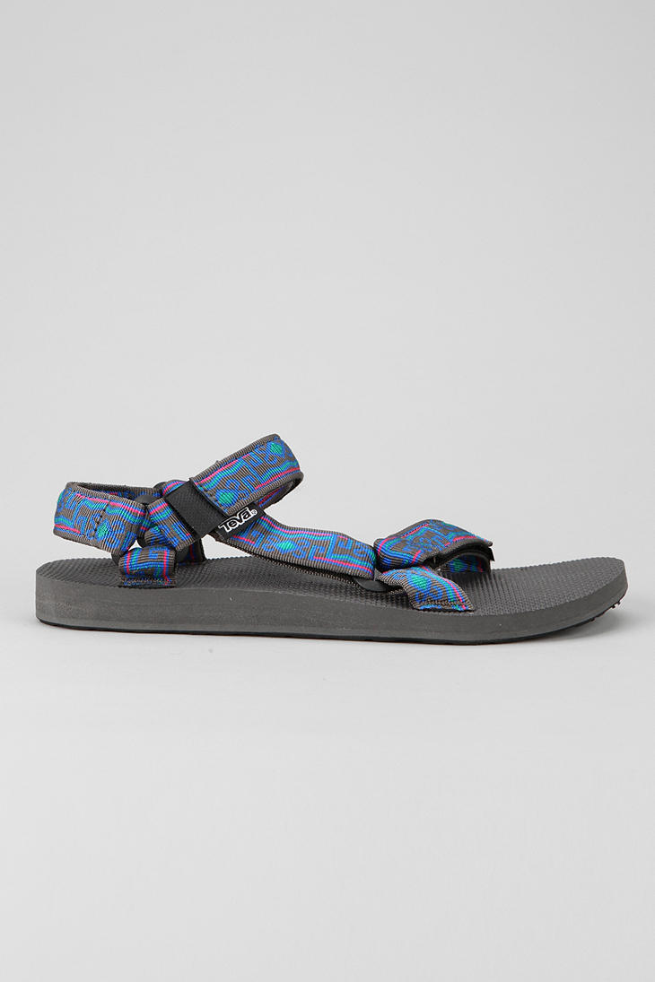 urban outfitters tevas