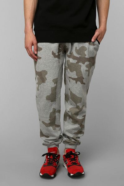 Urban Outfitters 10 Deep Camo Jogger Pant in Green for Men (BROWN MULTI ...