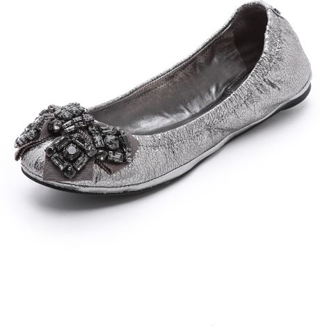 Tory Burch Azalea Metallic Elastic Ballet Flats in Silver (Pewter) | Lyst