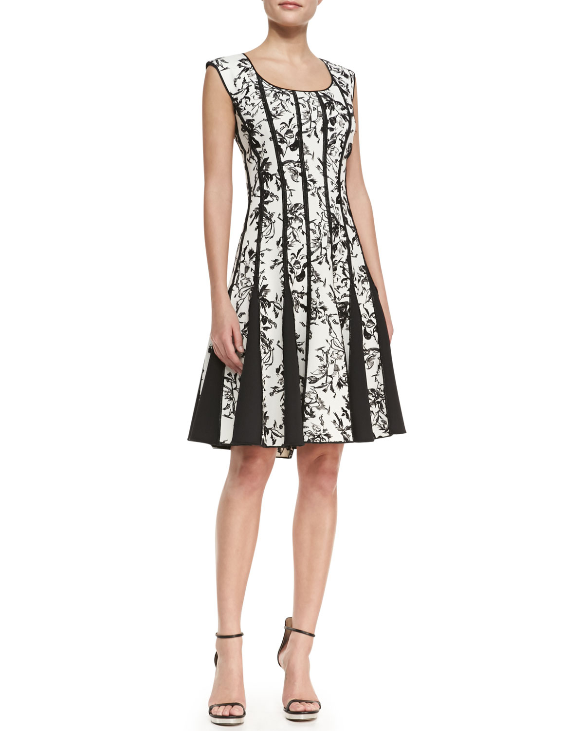 Lyst Tadashi Shoji Sleeveless Laceprint Cocktail Dress Blackwhite In 5287