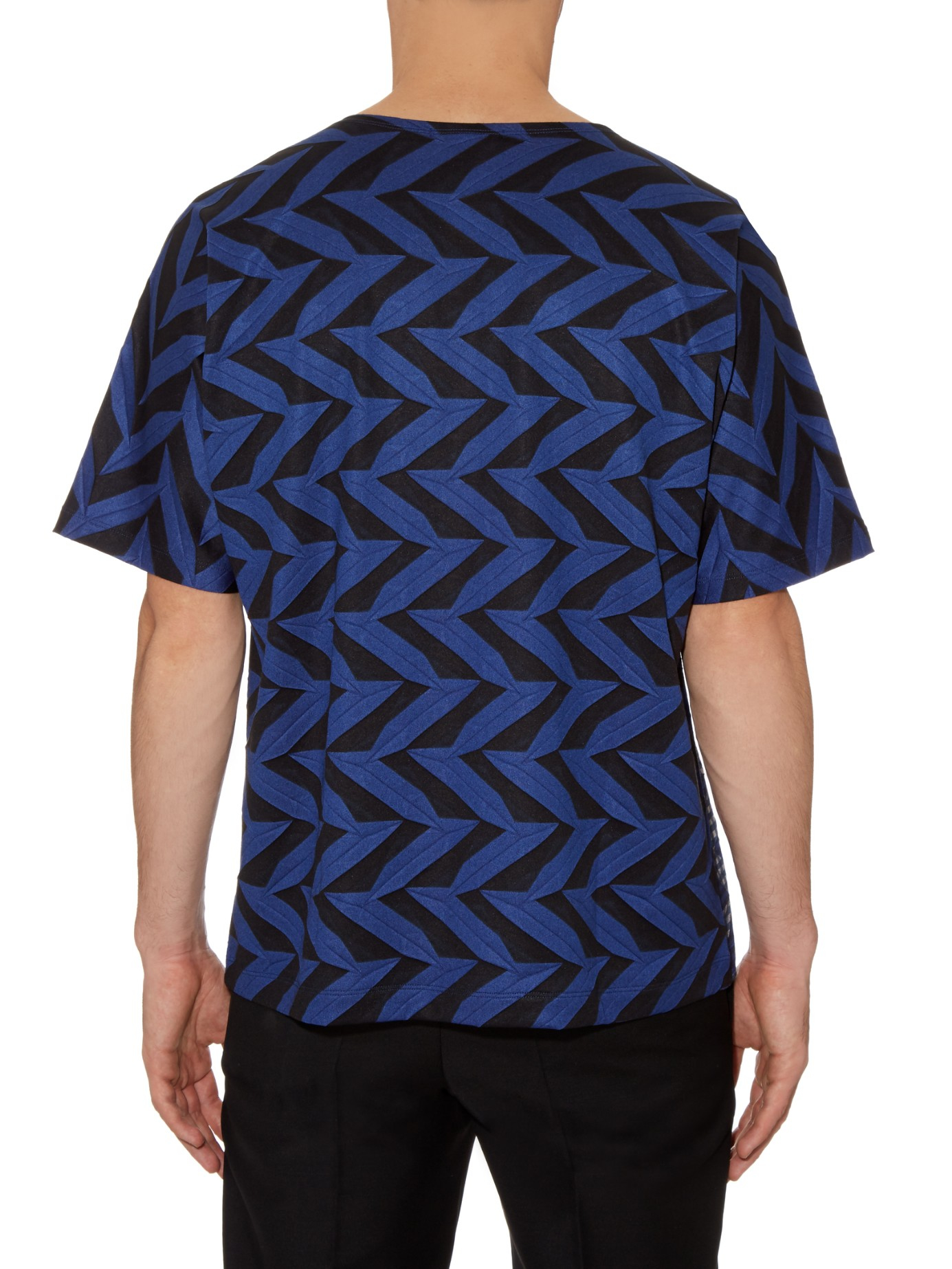 Issey Miyake Geometric Zigzag-print T-shirt in Blue for Men - Lyst