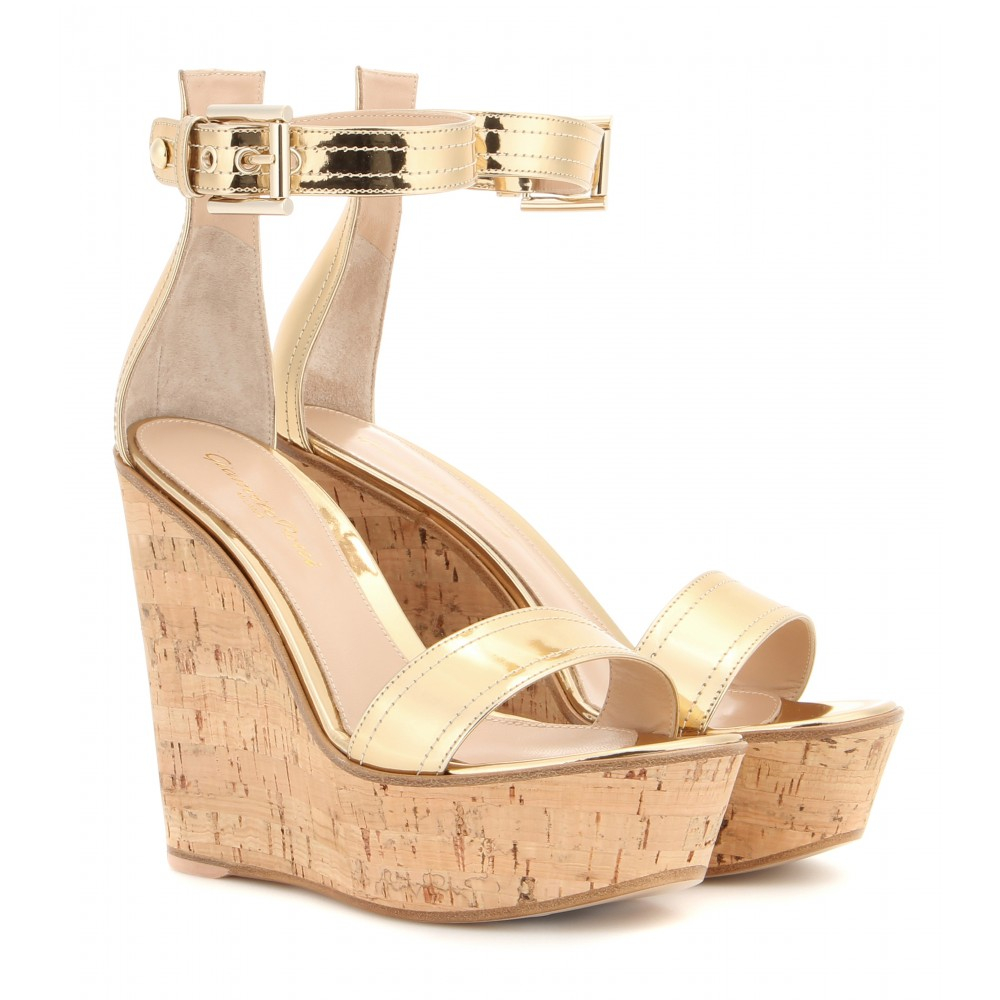 Gianvito rossi Metallic Leather Wedges in Gold | Lyst