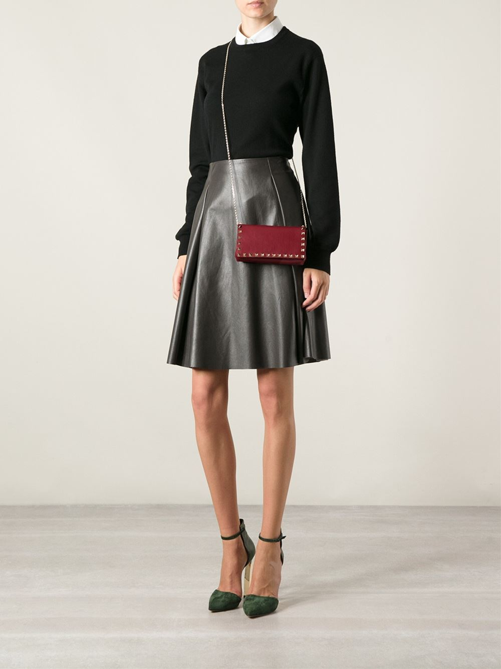 Valentino Rockstud Chain Pouch 2025 | www.asajamalaga.com