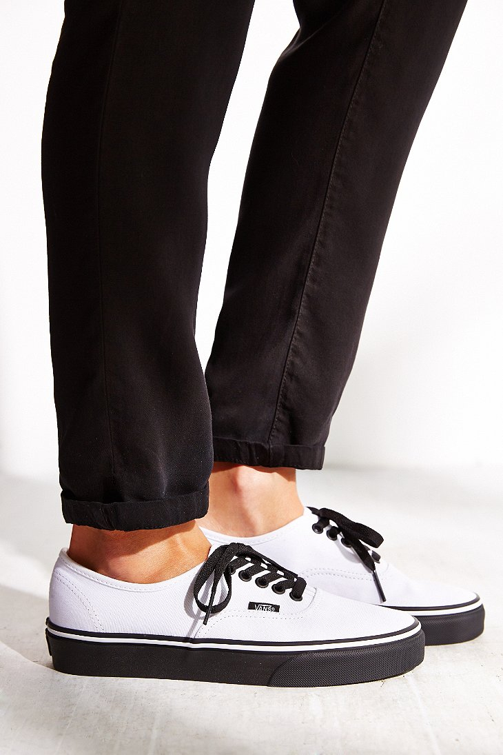vans black sole white stripe