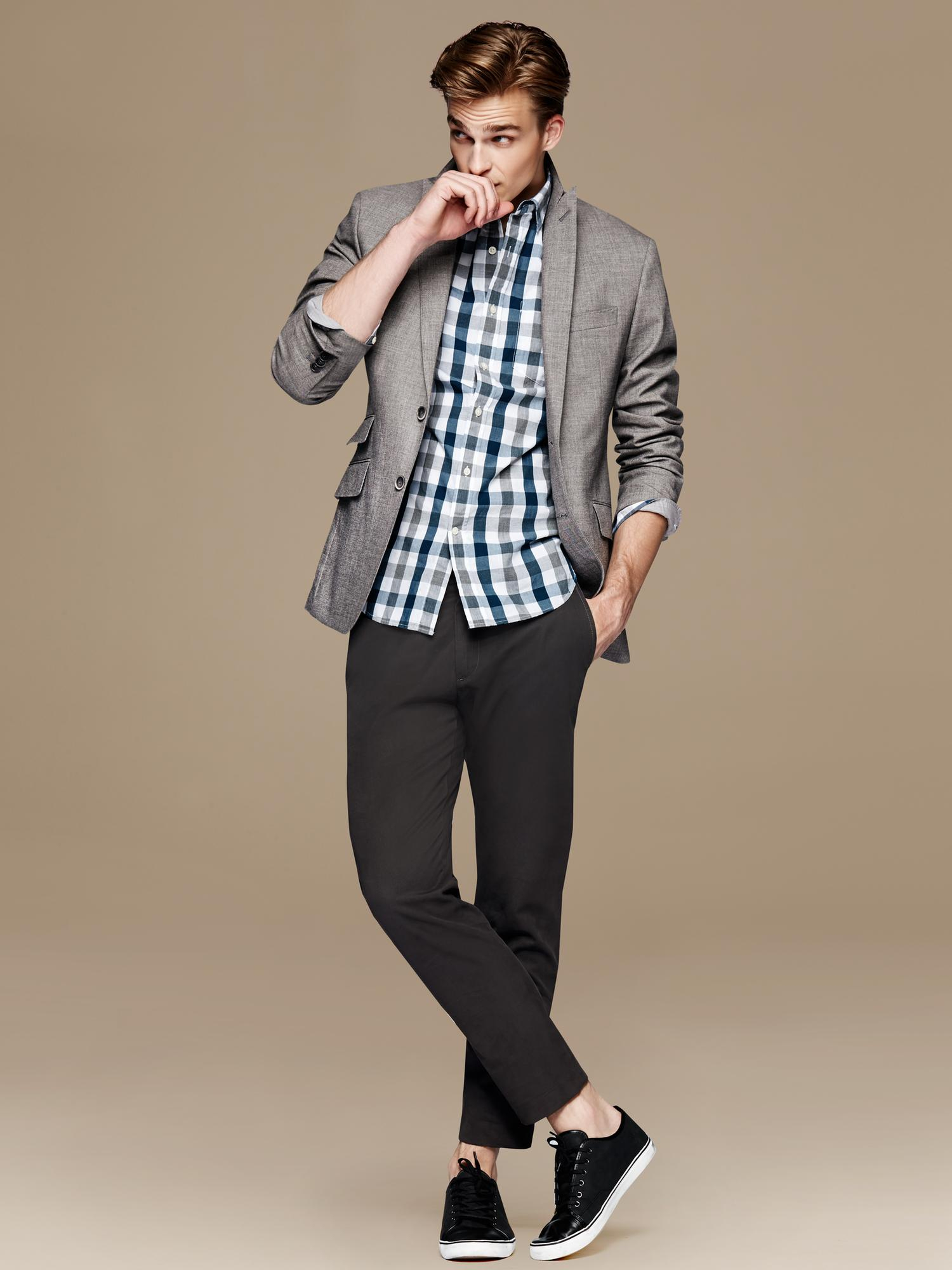 Modern grey suit Light Grey Suit. Light grey suits are an excellent choice for formal and casual hereaupy06.gq are youthful, modern and sharp – but as with all suits, tailoring is essential.