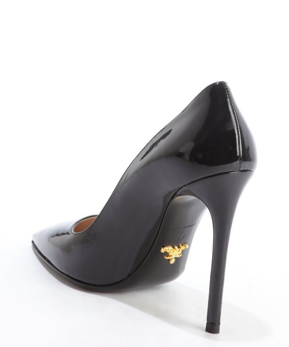 Prada Black Patent Leather Pointed Toe Pumps in Black | Lyst