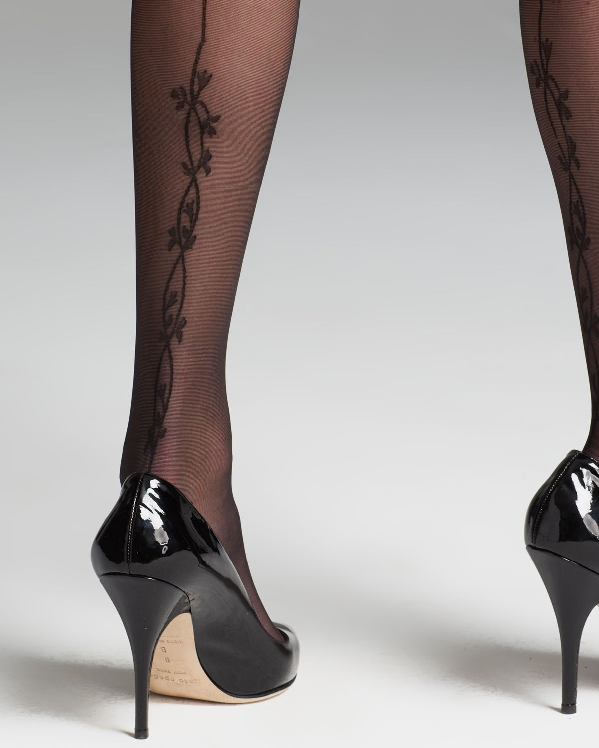 Hue Tights Sheer with Vine Back Seam in Black Lyst