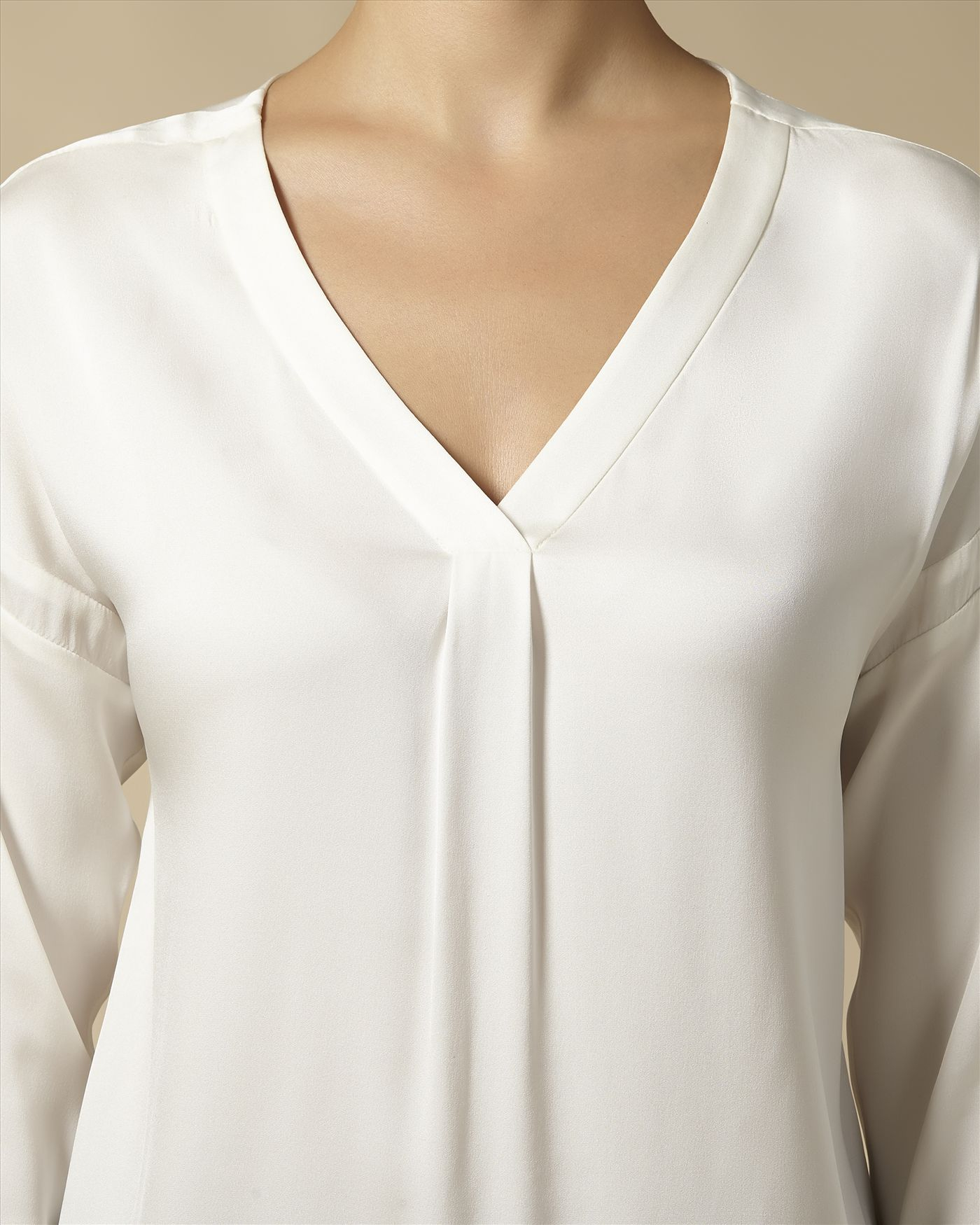 Jaeger Silk Satin V-Neck Tunic Blouse in White | Lyst