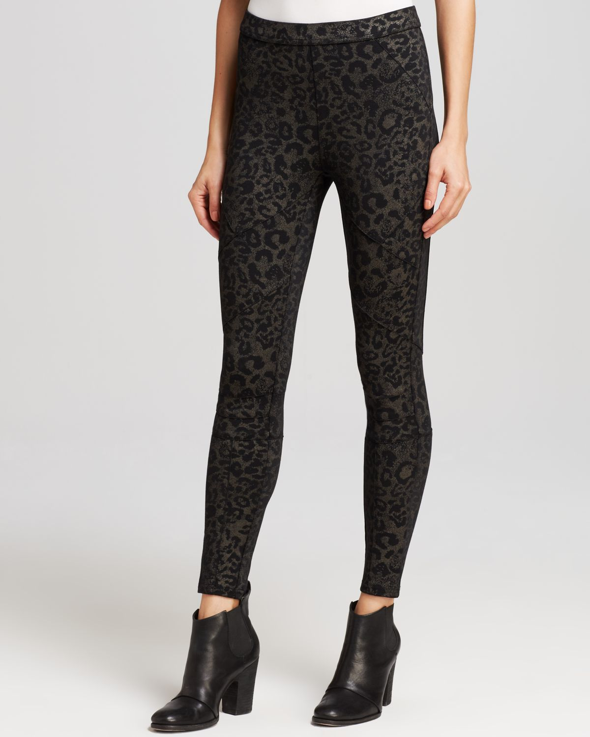 black leggings with leopard stripe