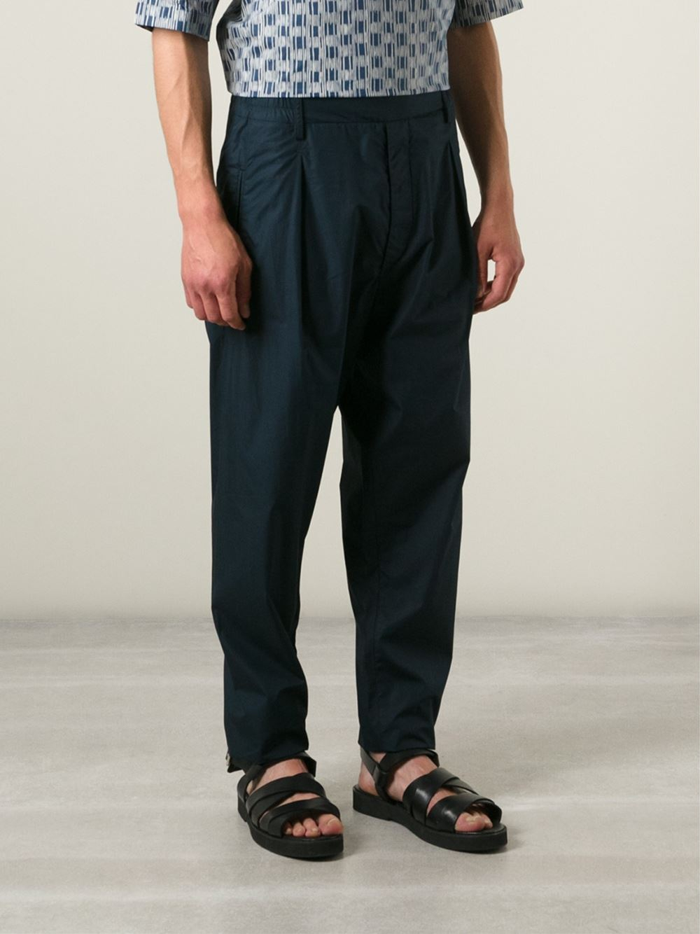mens pleated tapered trousers