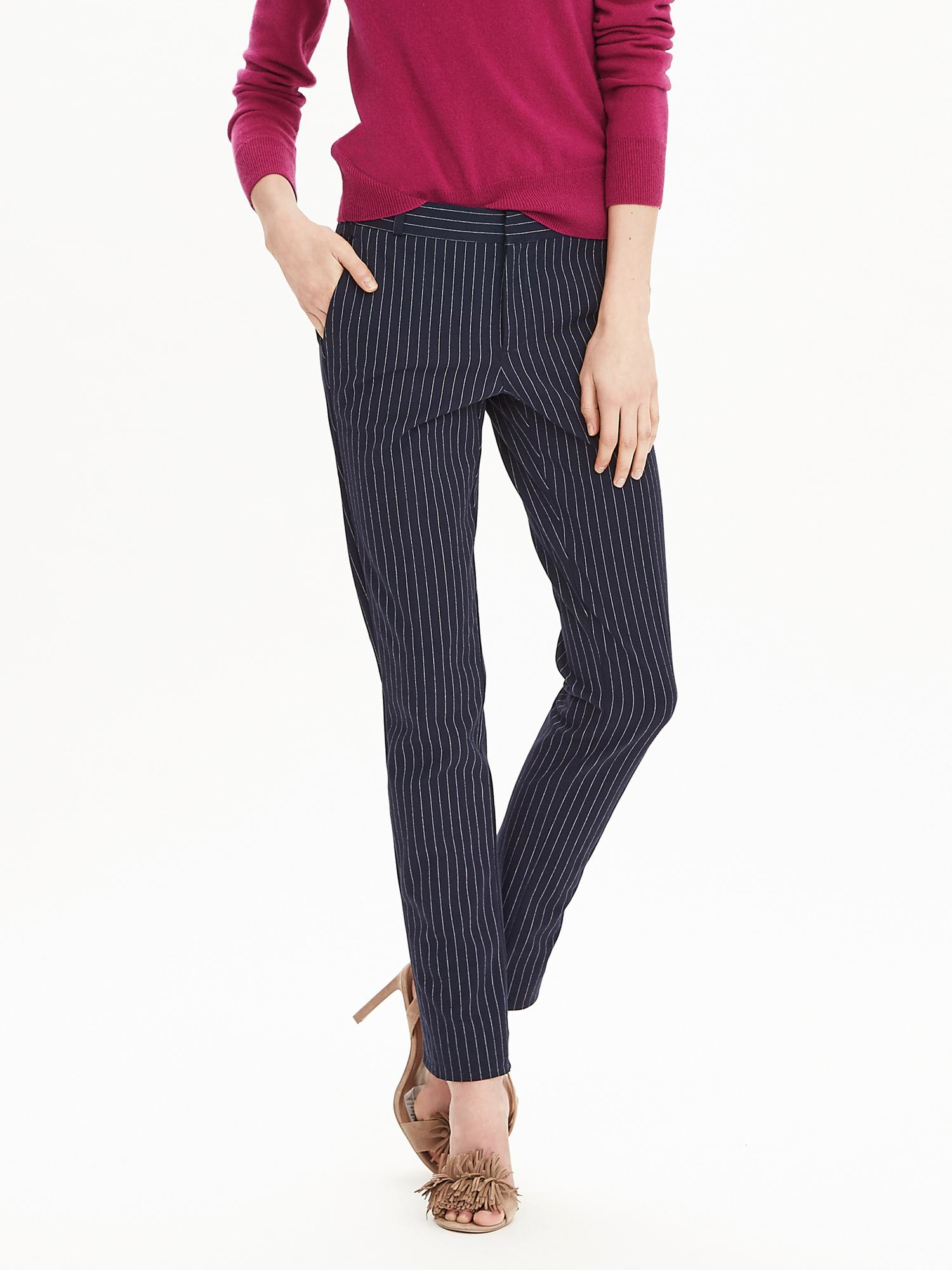 Banana Republic Ryan Fit The Ryan fit is a new style of pants from Banana Republic that's described as a slim-straight silhouette that is slim through the hip and thigh. Above I'm wearing the 12 with a long inseam. Above I'm wearing the 12 with a long inseam.