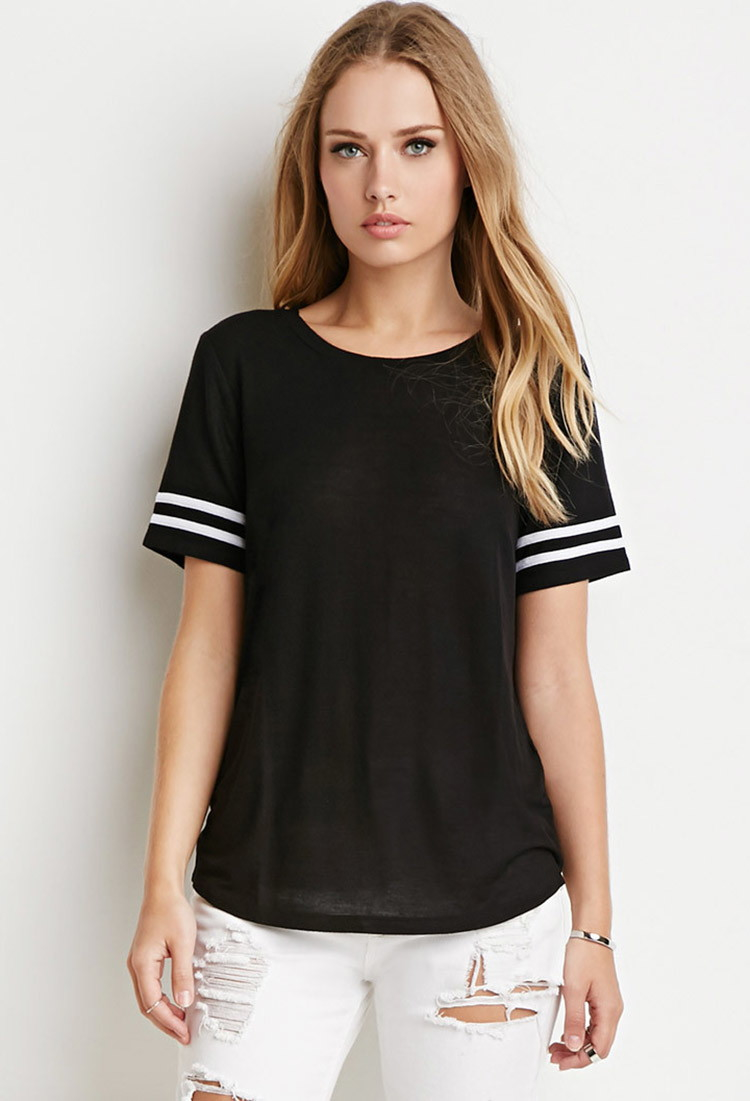 Black stripe tee Throwback your look with the 3-Stripes Tee, featuring a ringer-style collar and sleeve bindings with signature stripes down the sleeves, and iconic Trefoil logo printed on .