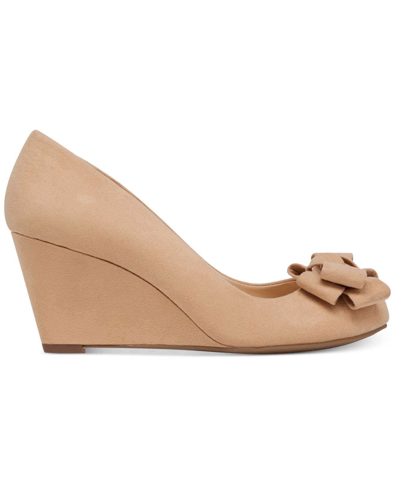 Lyst Jessica Simpson Sheryl Bow Wedges in Brown