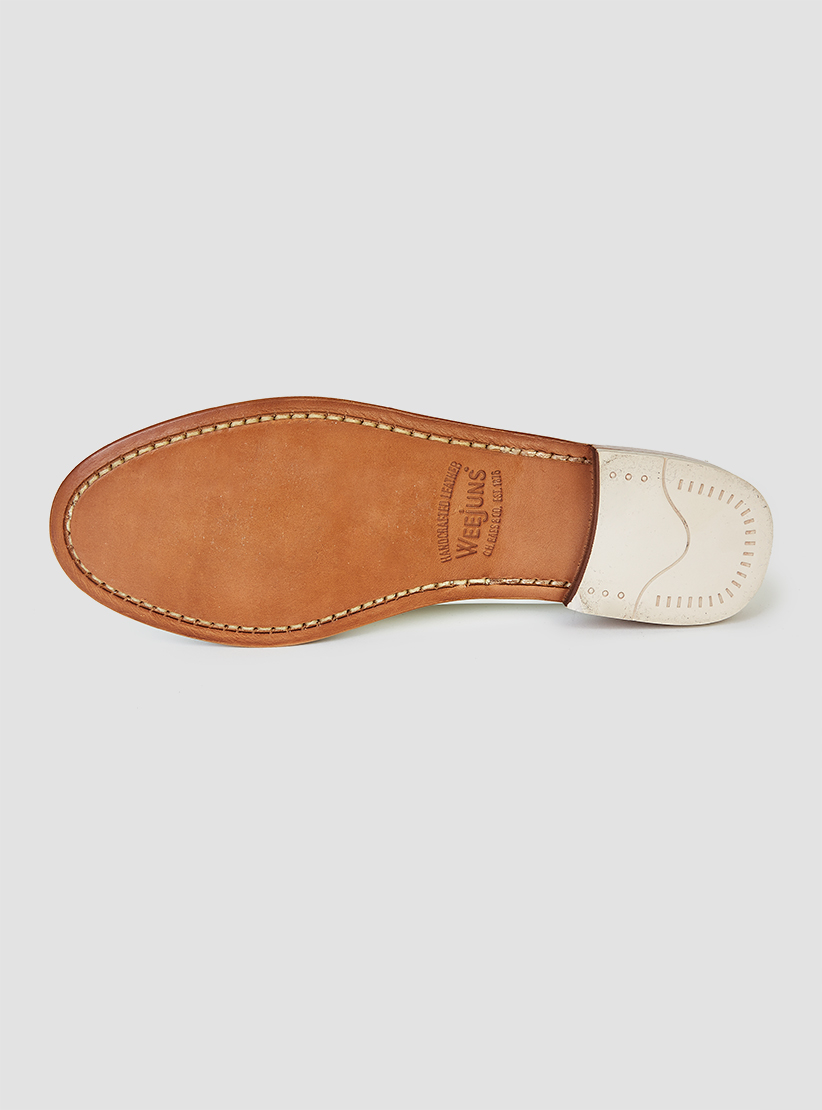 All Listings Step out in comfort and style with fashionable men's footwear & shoes from G.H. Bass. Our men's shoes are perfect for all-day wear. Free shipping on $75+.