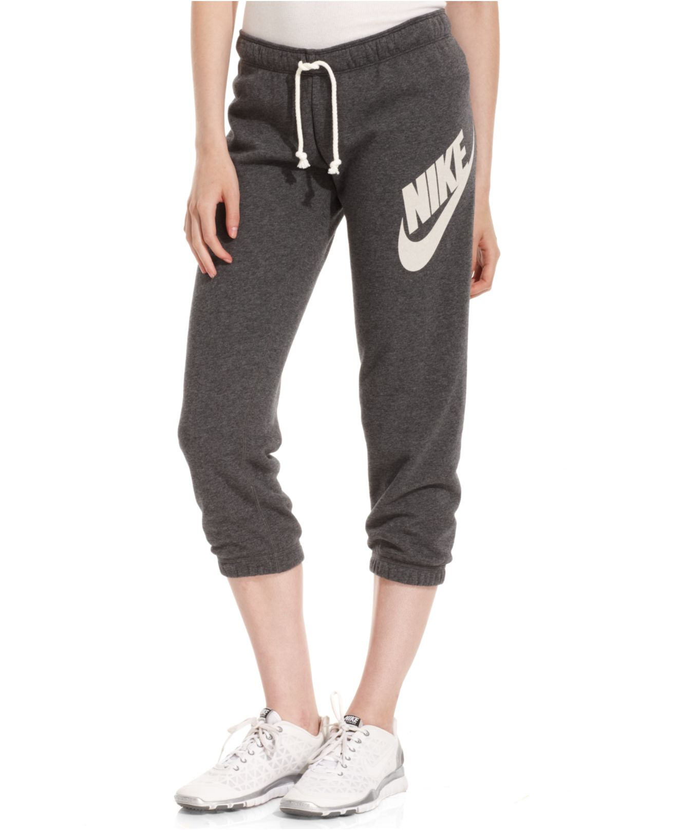 Nike Rally Capri Logo Sweatpants in Black | Lyst