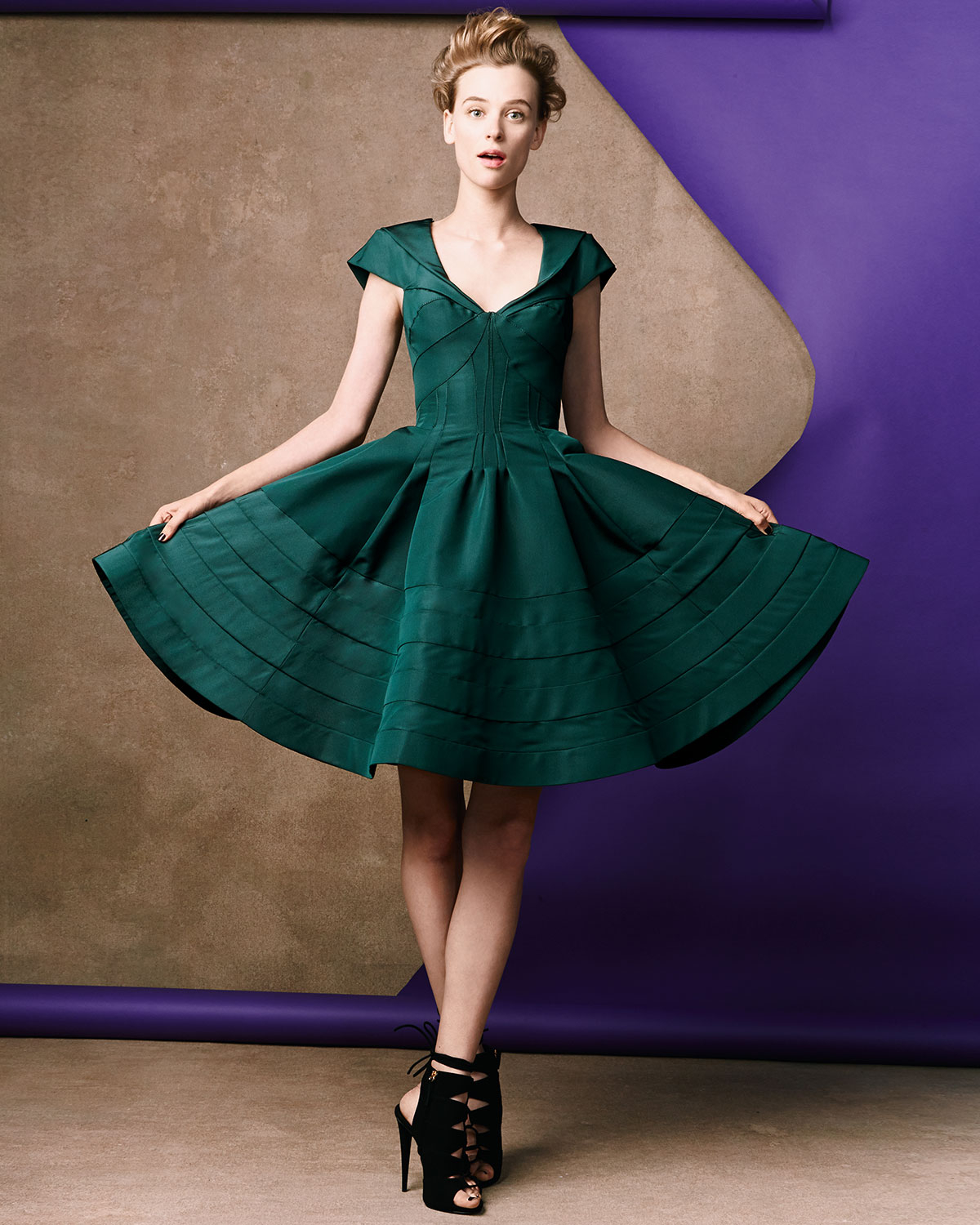 Lyst Zac Posen Vneck Flare Dress Green In Gallery