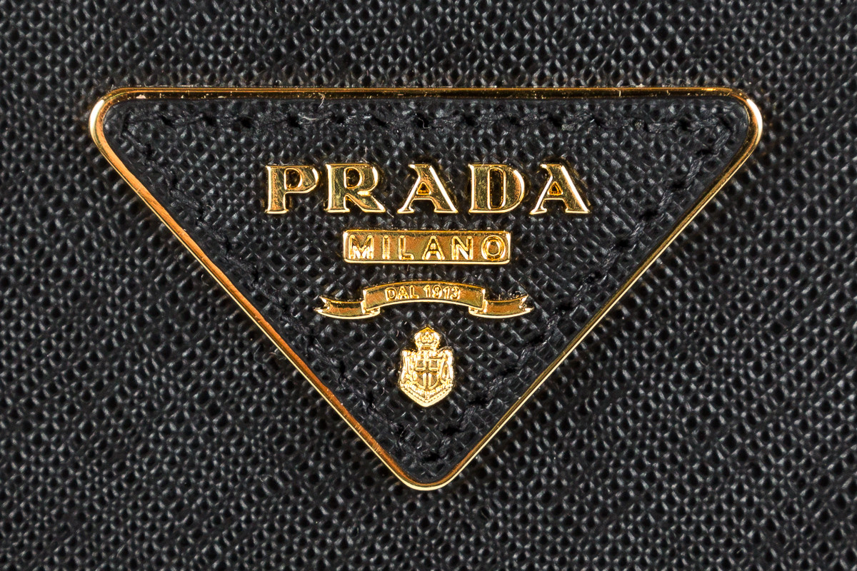 borsa goffrata prada  