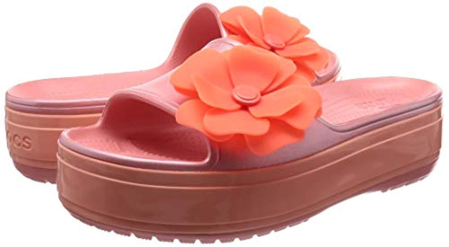 Crocs™ Crocband Platform Vivid Blooms Slide Sandal - Lyst