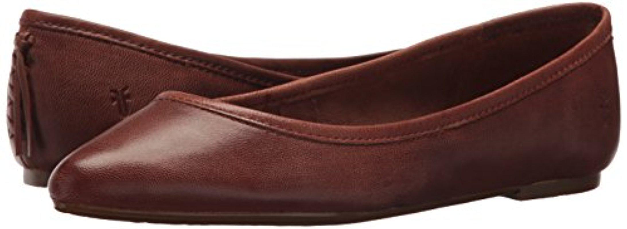 frye regina flat cognac