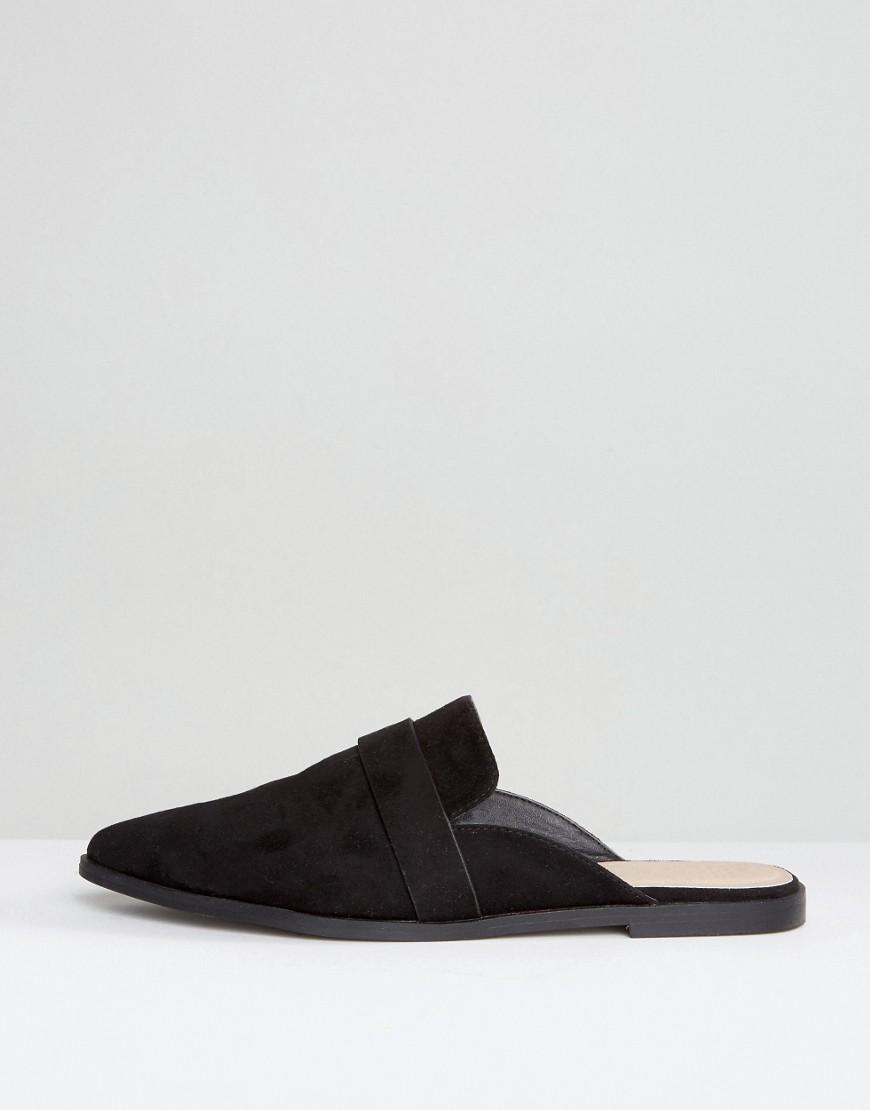 black flat pointed mules