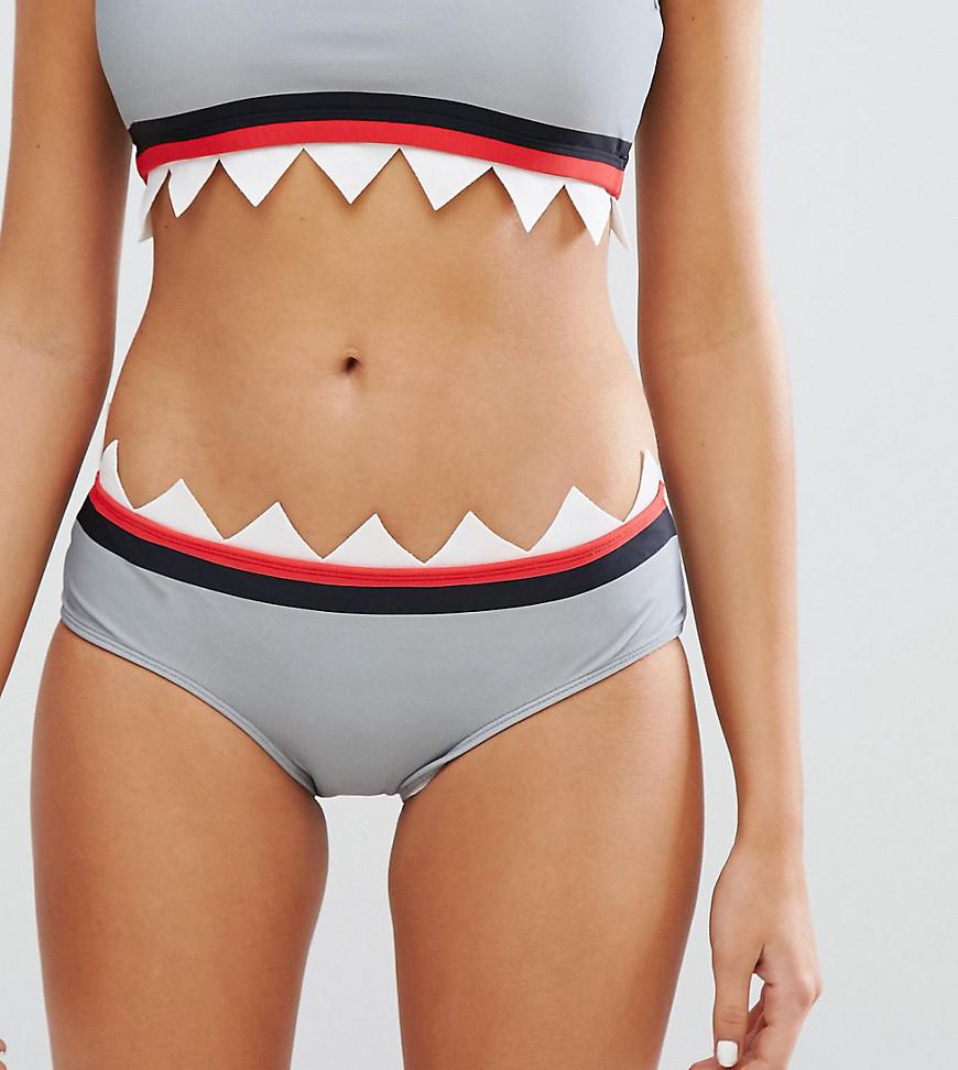 2 Bikini sharking