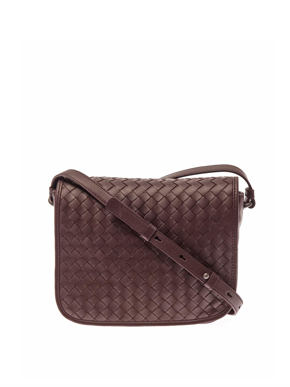 Bottega Intrecciato Leather Messenger Bag in Purple (Burgundy