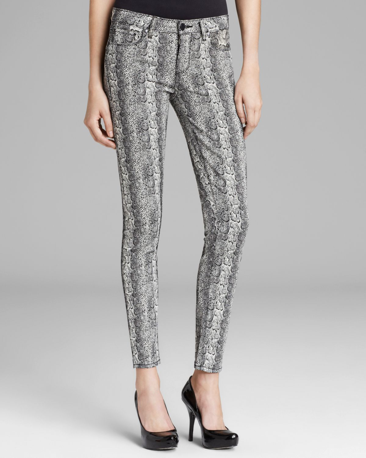 What are some pieces to make my basic wardrobe pop? : r/femalefashionadvice