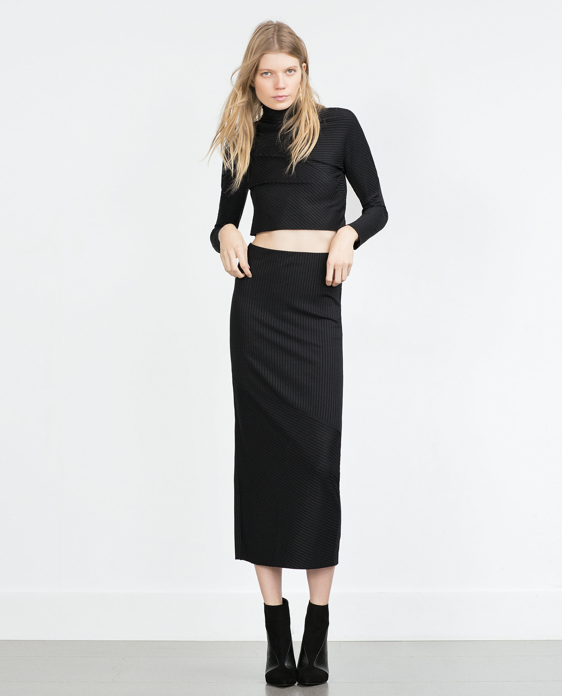 black straight skirt