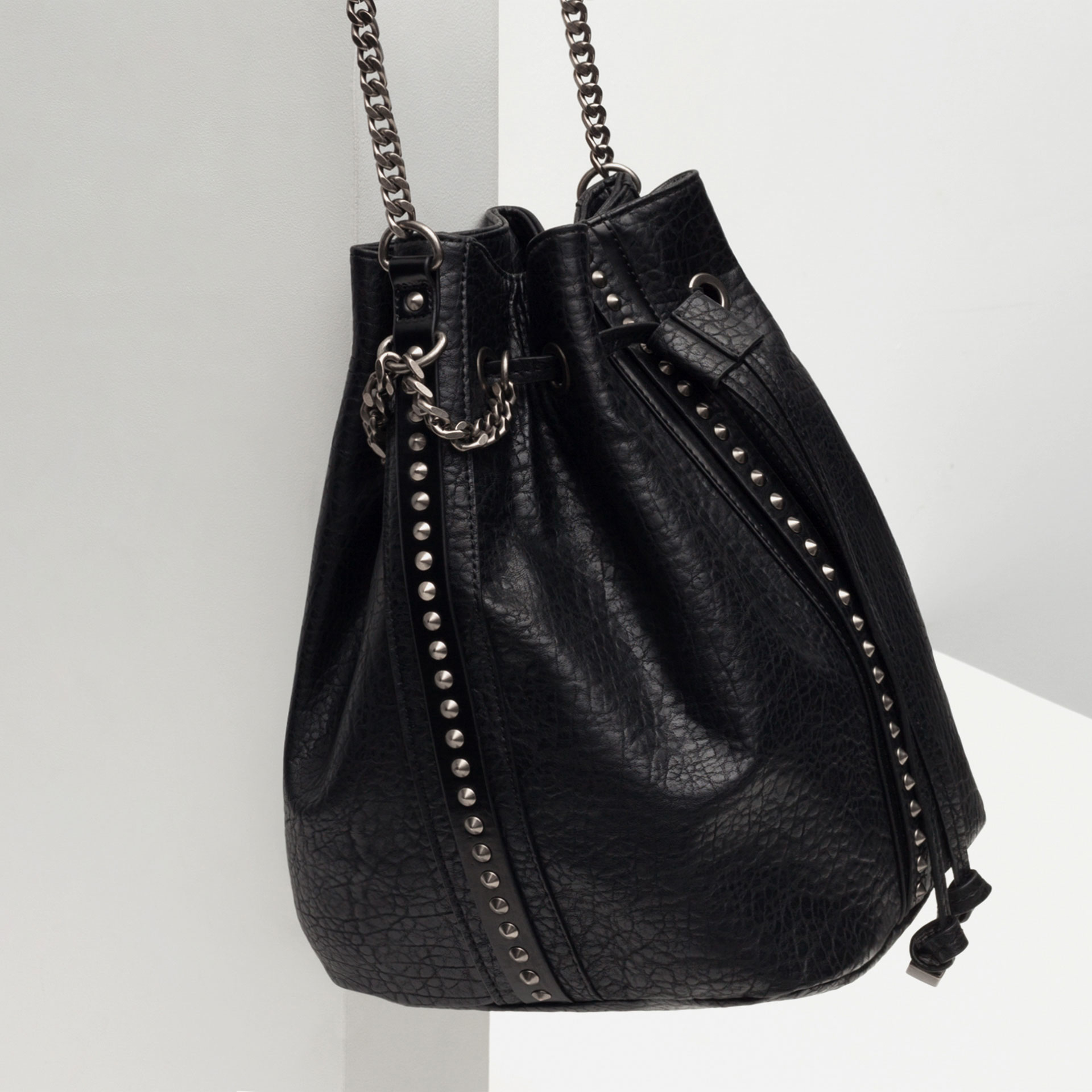 Zara Studs And Chains Bucket Bag in Black | Lyst