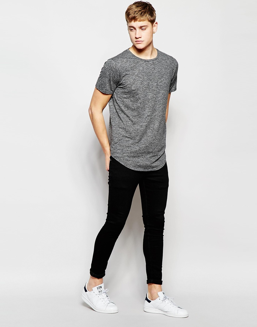 Product Description LONGLINE T-SHIRT JACK&JONES PREMIUM - Long length slim fit T-shirt with curved hem - Brushed cotton for a soft to the touch feel - Finished with cut ‘n’ sew back detail - The model is wearing a size L and is cm tall - JACK & JONES PREMIUM This T-shirt offers a modern longline silhouette; a look emphasised by its centre back seam detail, curved hem and slim neck.