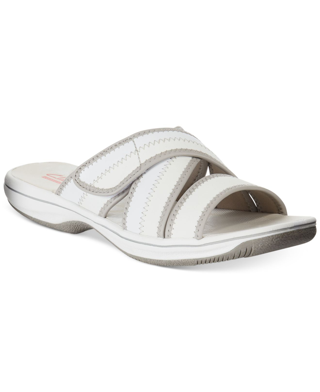 clarks women's flat sandals