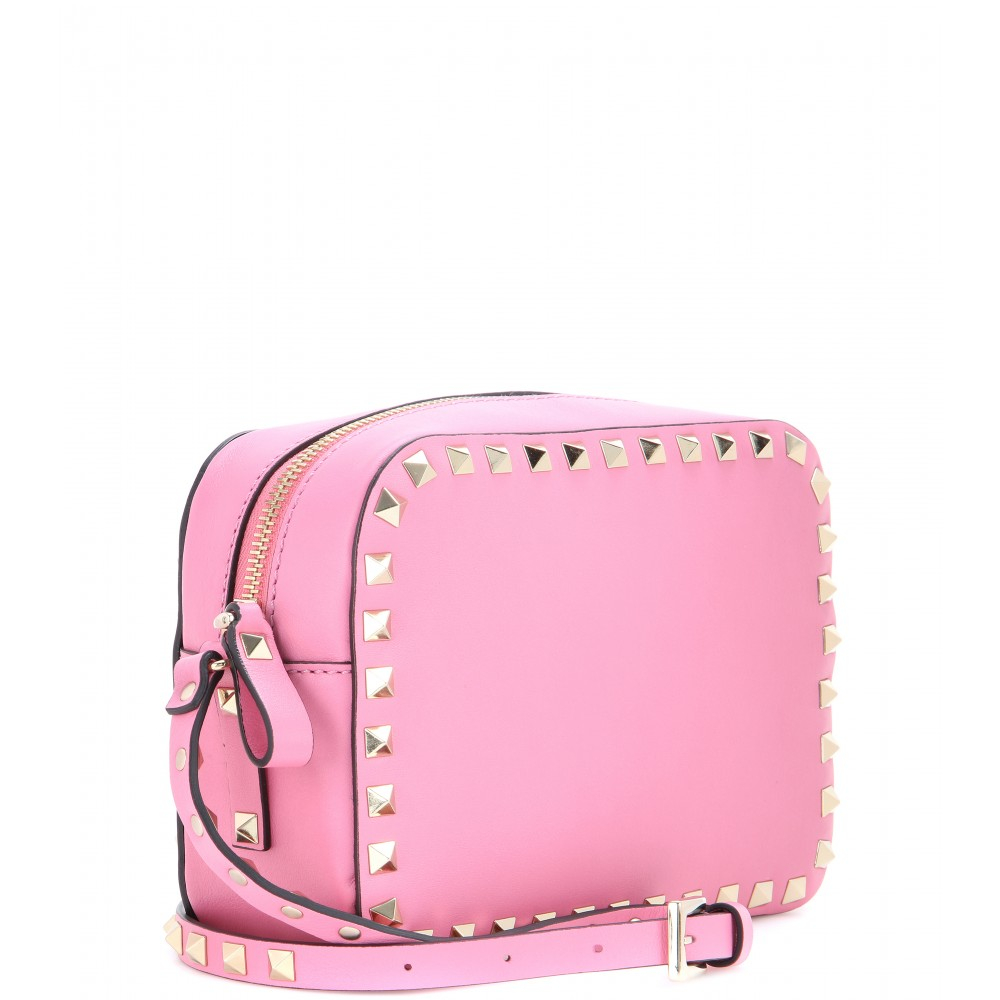 Lyst Valentino Rockstud Leather Cross Body Bag In Pink Gallery Previously Sold At Mytheresa Women S Valentino Rockstud Bags