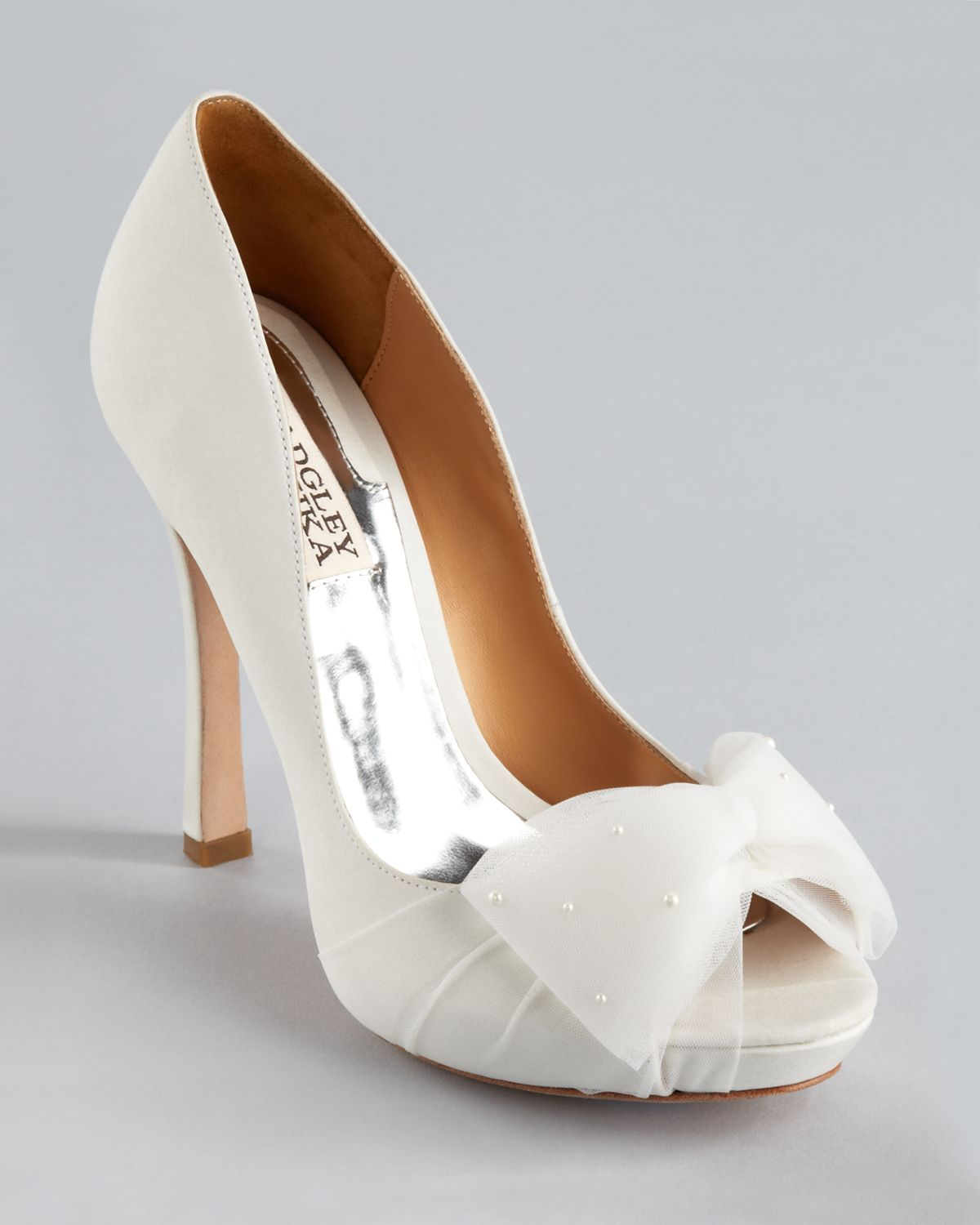 badgley mischka platform pumps