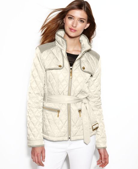 Vince Camuto Belted Lightweight Quilted Coat in Beige (Cream) | Lyst