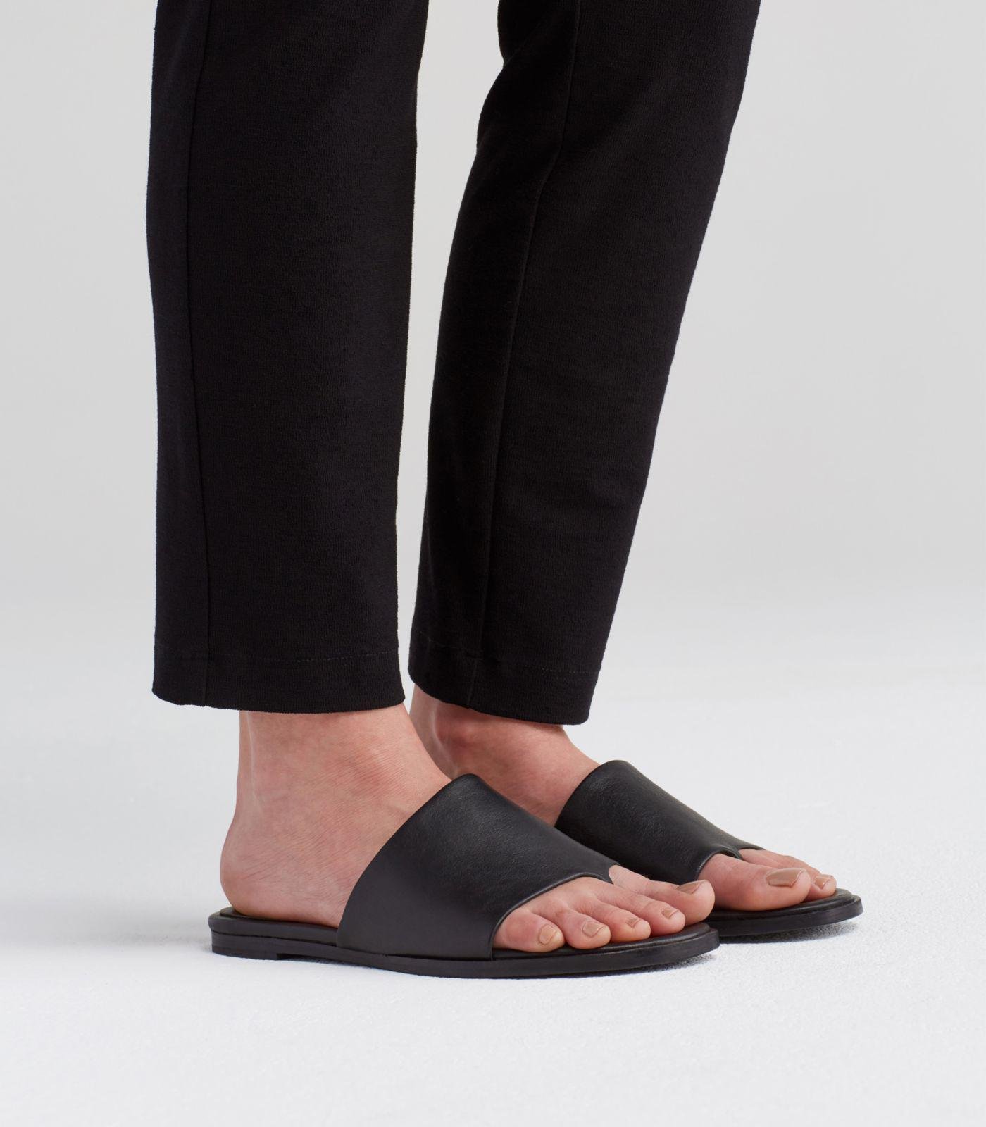 Lyst - Eileen Fisher Soft Leather Edge Thong Sandal in Black