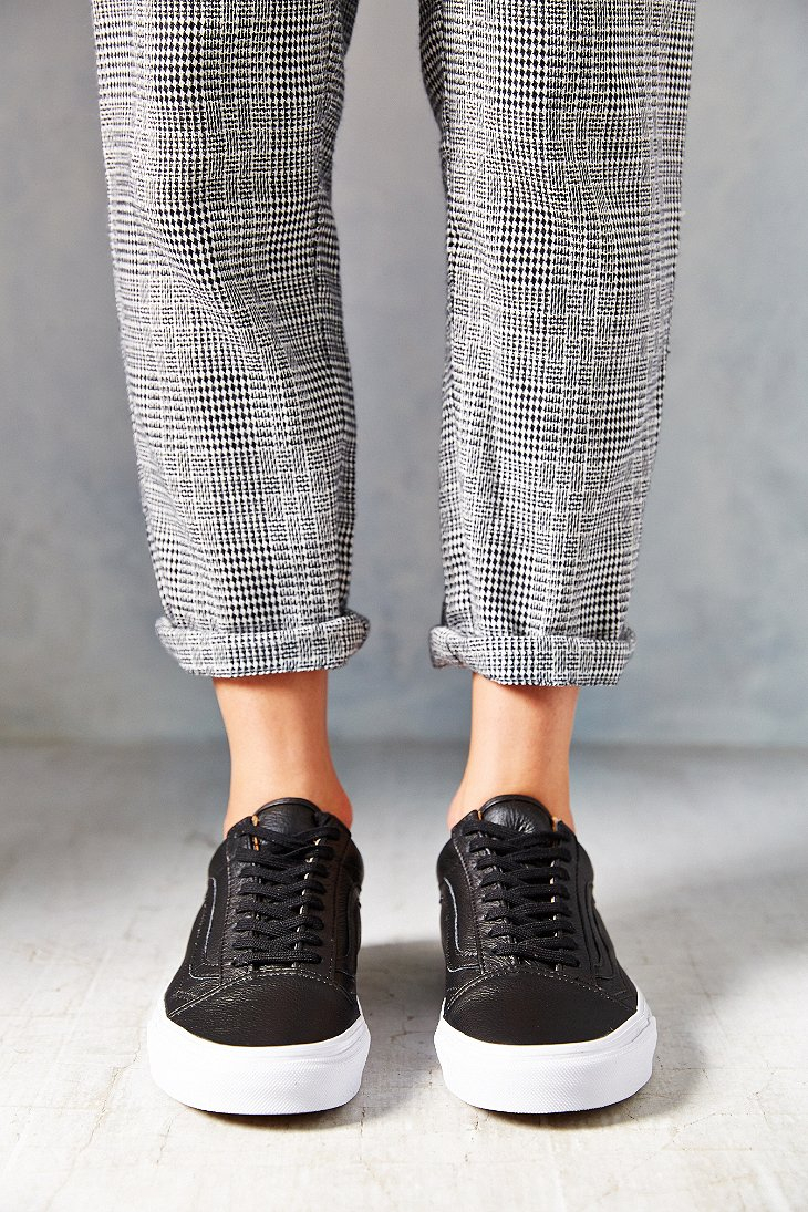 black low top vans womens