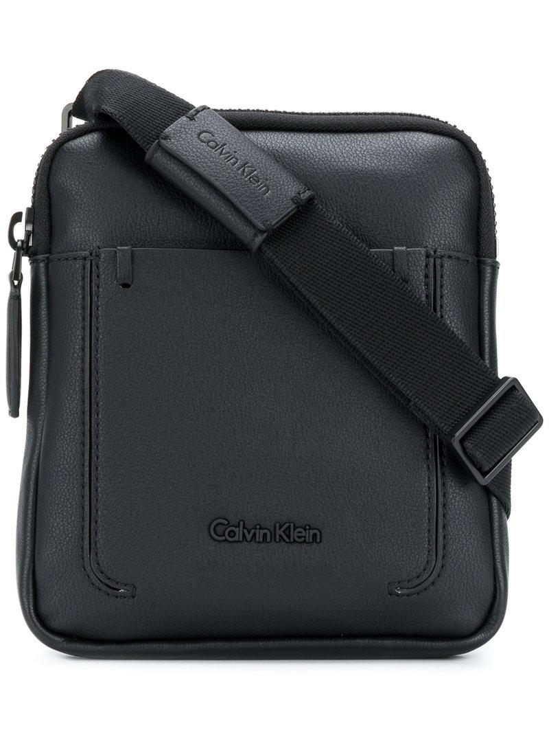 Coloris Logo En Klein Lyst Pour Noir Calvin Sacoche À Plaque Homme tTqWRBzCwx