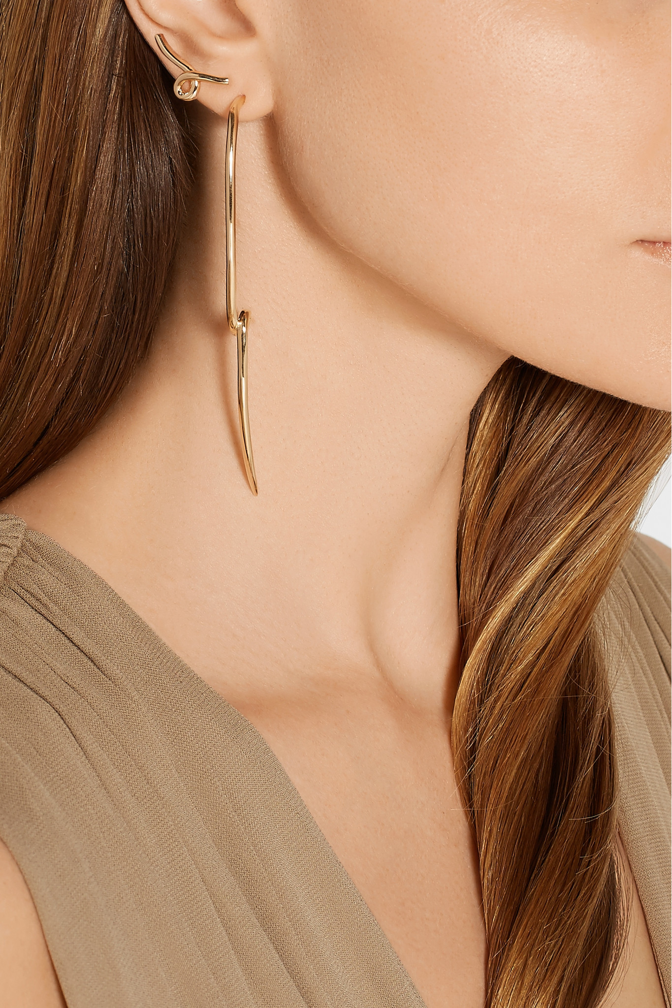 Lyst Jennifer Fisher Curved Loop Gold Plated Earrings In Metallic Gallery