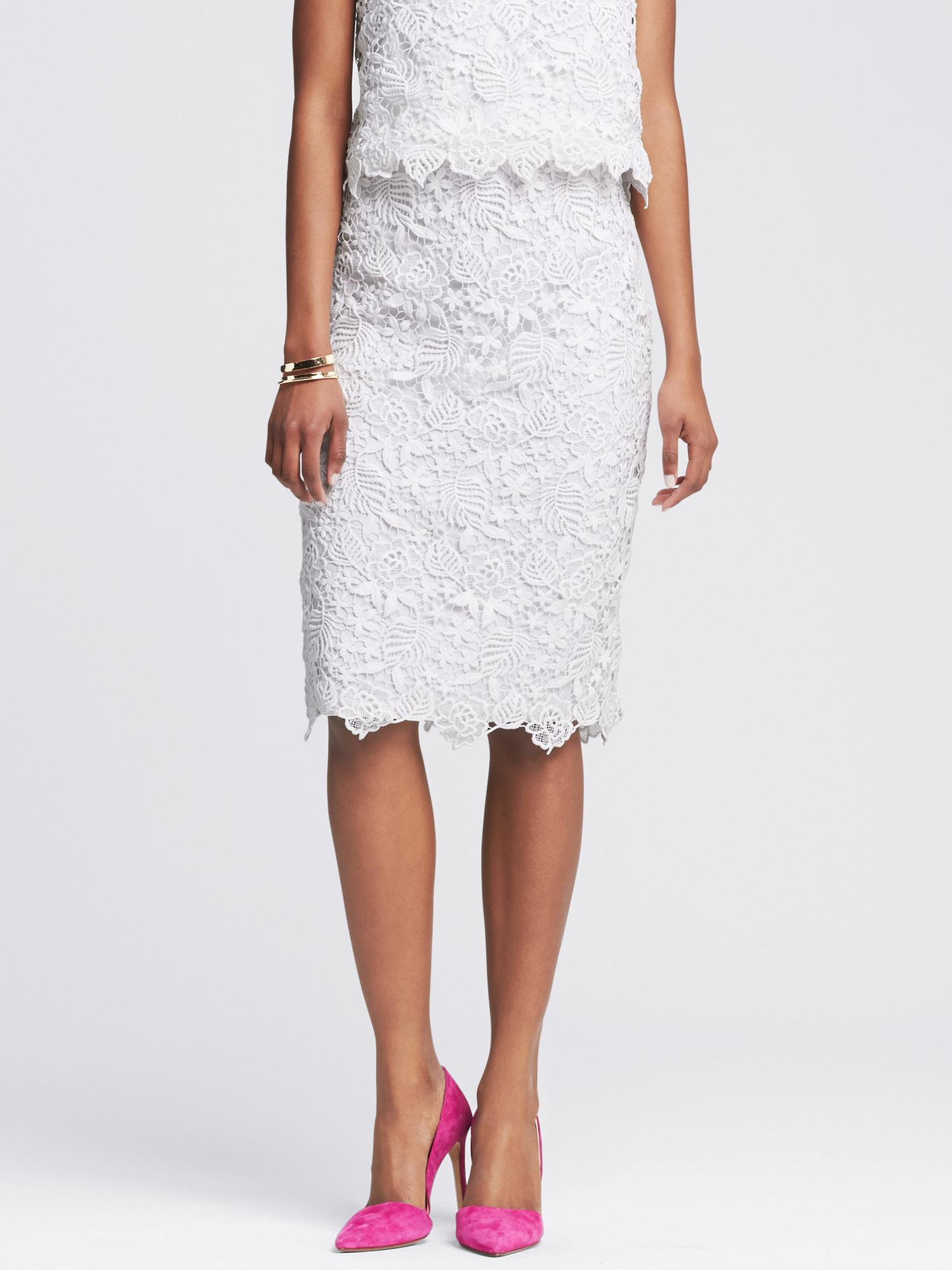 Banana republic Scalloped White Lace Pencil Skirt in White | Lyst