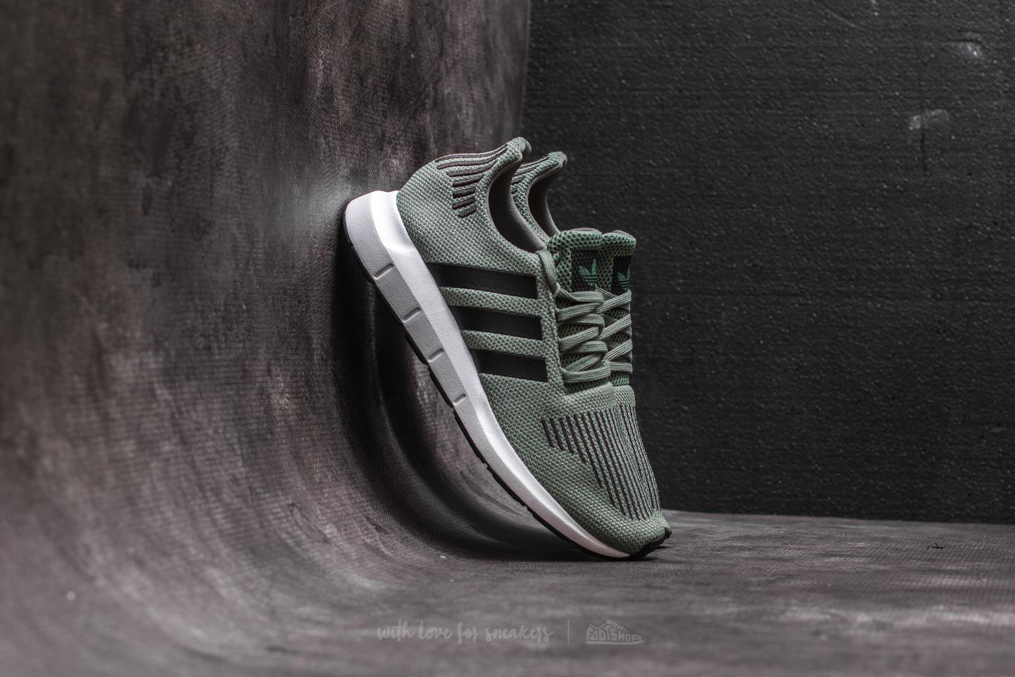 lyst adidas originali adidas swift run j traccia verde / cuore nero lyst adidas originali adidas swift run j traccia verde / cuore nero