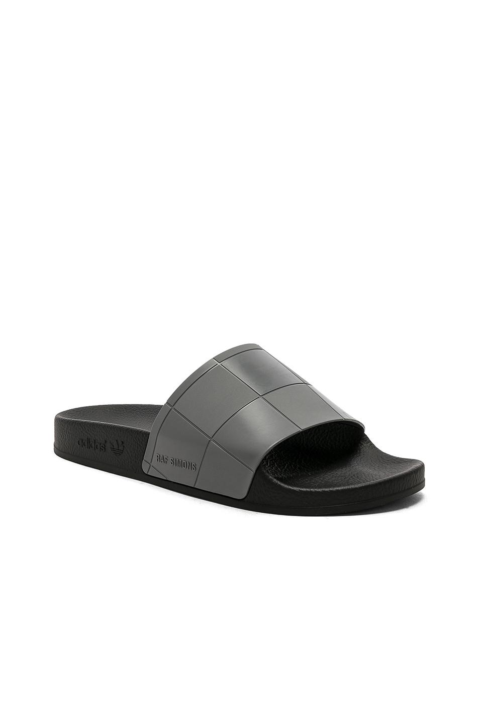 adidas adilette nera 2adidas adilette nera