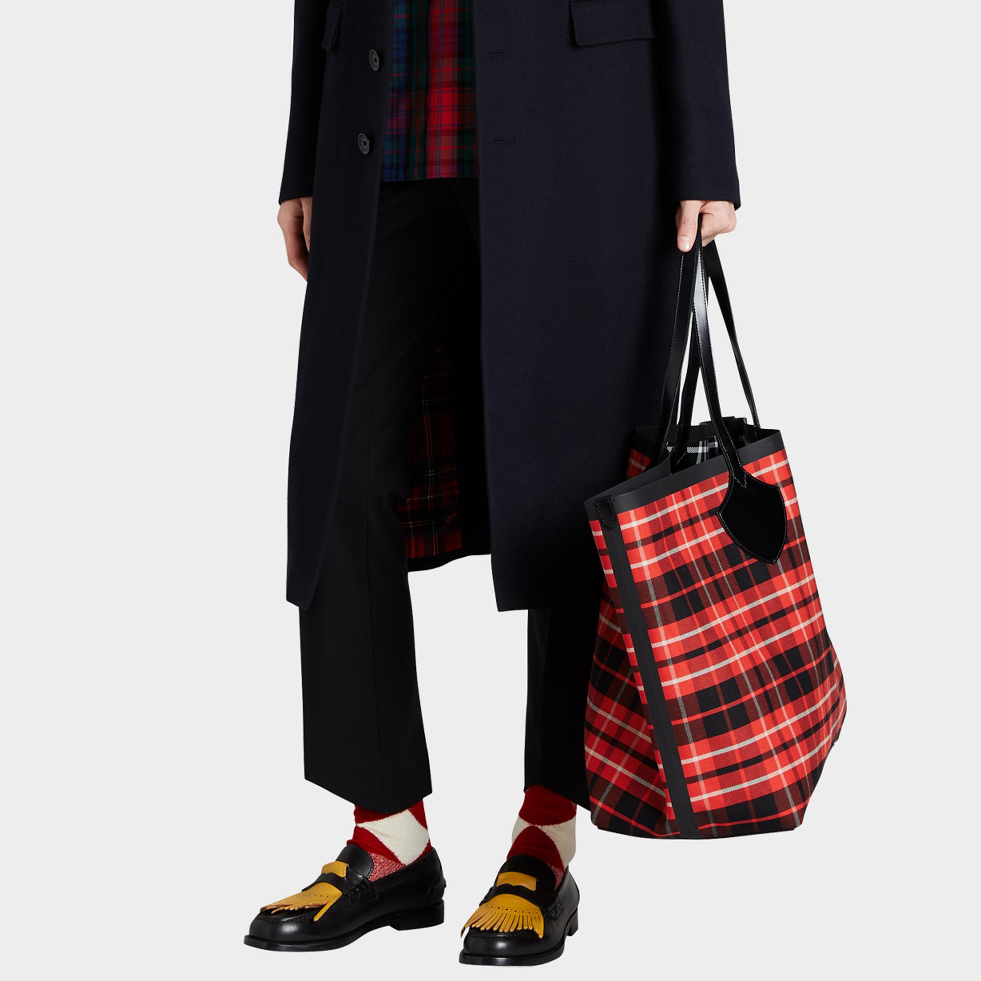 Burberry The Giant Reversible Tote Bag In Vibrant Red And Black Tartan Bonded - Lyst