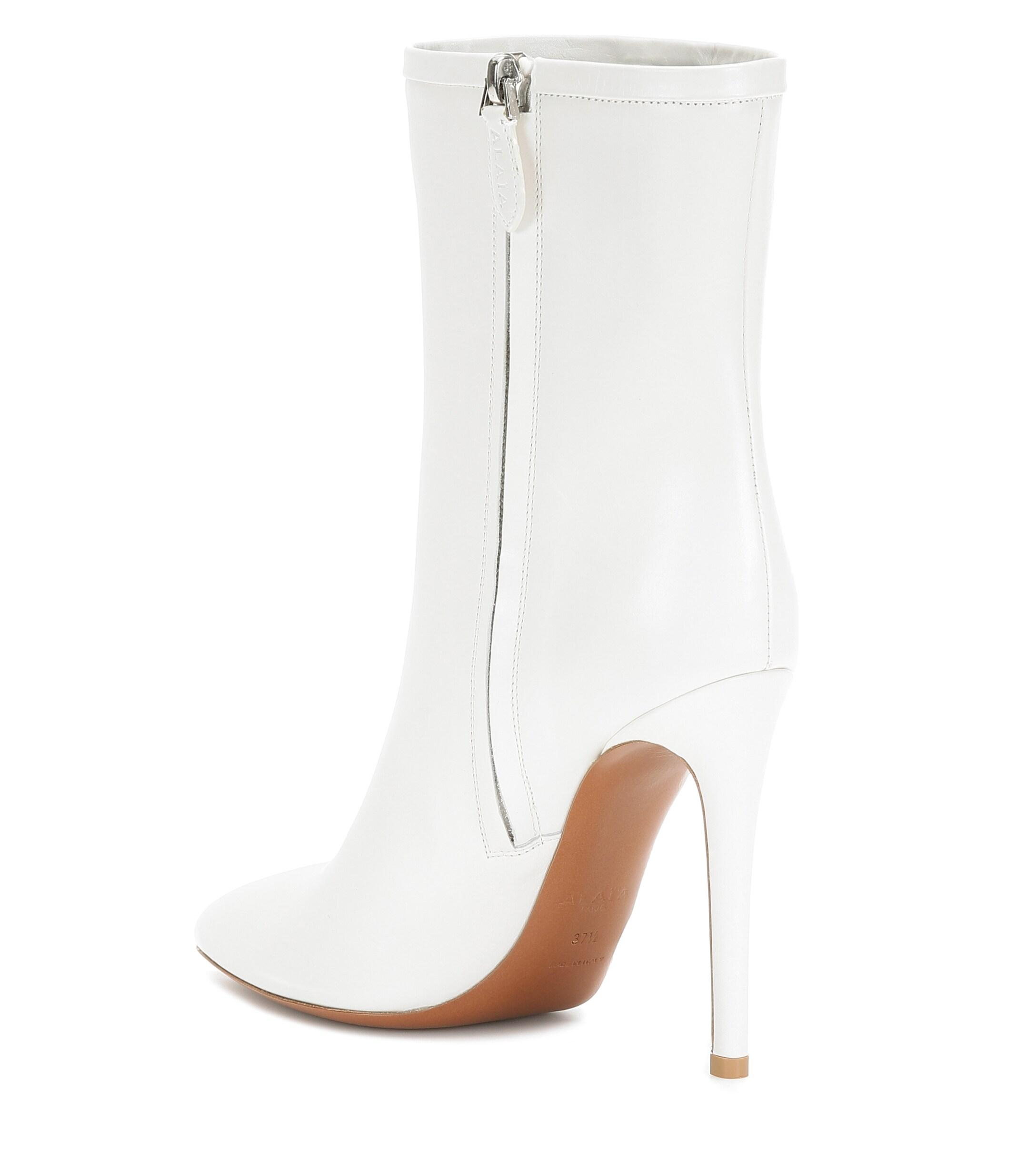 Alaïa Leather Ankle Boots in White - Lyst