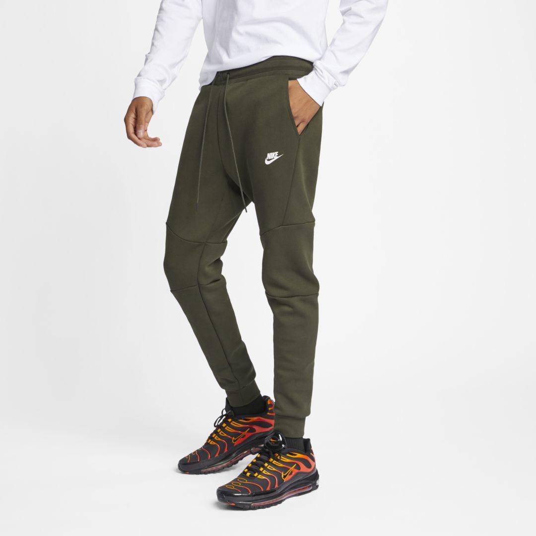 green nike jogging suit